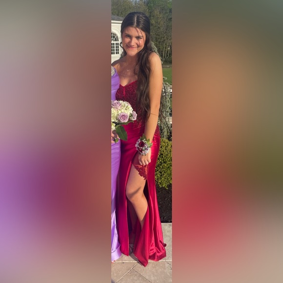 Beautiful red corseted prom dress with sequins & ribbed detailing. - Picture 3 of 6